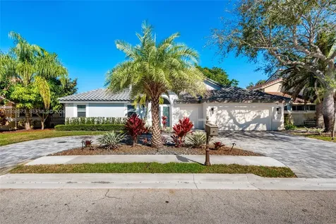 15221 N Laurel Lane N Pembroke Pines FL 33027