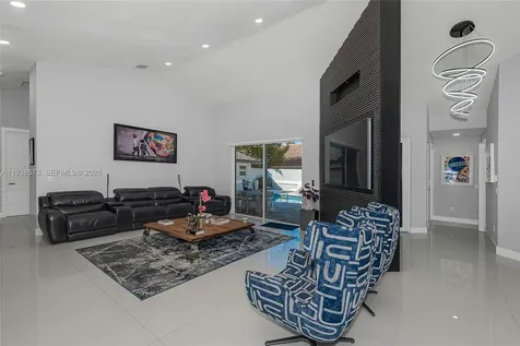 15221 N Laurel Lane N Pembroke Pines FL 33027