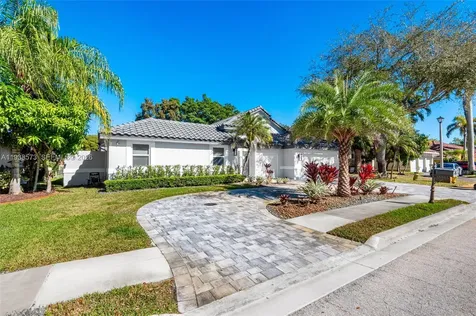 15221 N Laurel Lane N Pembroke Pines FL 33027