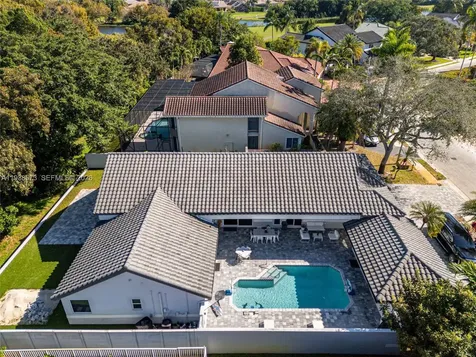 15221 N Laurel Lane N Pembroke Pines FL 33027