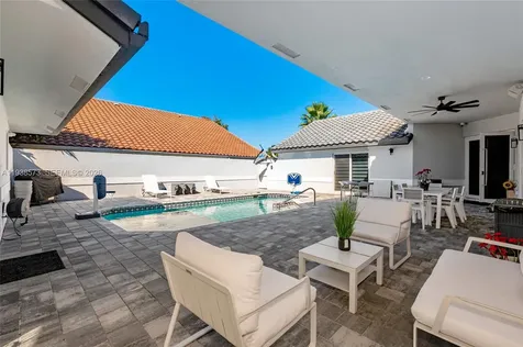 15221 N Laurel Lane N Pembroke Pines FL 33027