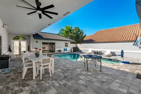 15221 N Laurel Lane N Pembroke Pines FL 33027