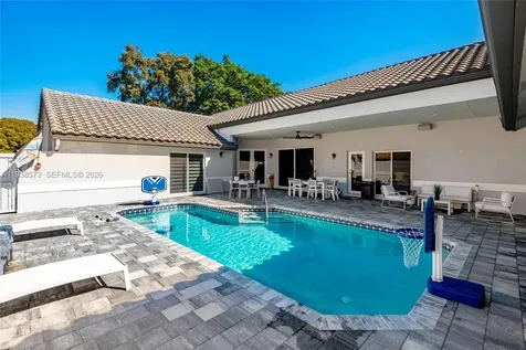 15221 N Laurel Lane N Pembroke Pines FL 33027