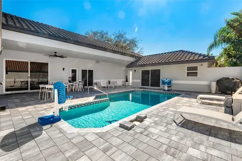 15221 N Laurel Lane N Pembroke Pines FL 33027