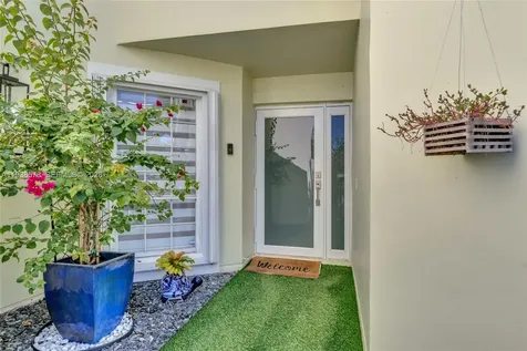4737 NW 98th Place Doral FL 33178