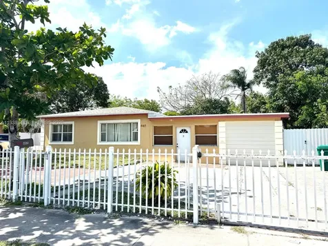 465 NE 157th Terrace Miami FL 33162