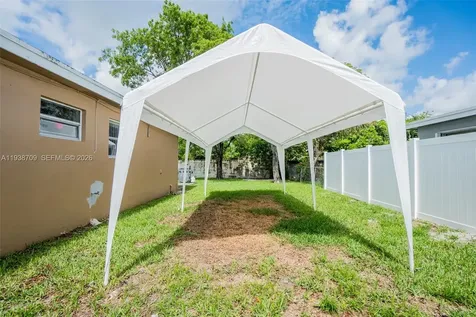 3330 SW 59th Terrace West Park FL 33023