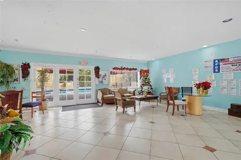 17901 NW 68th Avenue Hialeah FL 33015