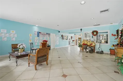 17901 NW 68th Avenue Hialeah FL 33015