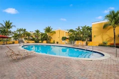 17901 NW 68th Avenue Hialeah FL 33015