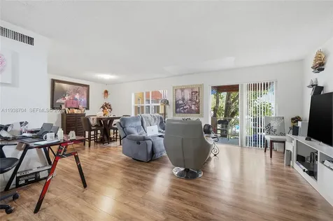 17901 NW 68th Avenue Hialeah FL 33015