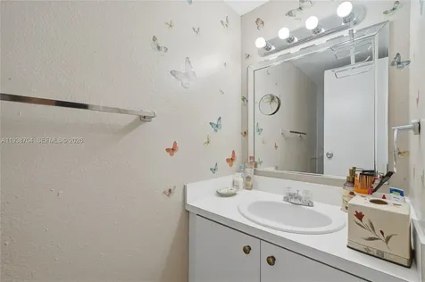 17901 NW 68th Avenue Hialeah FL 33015