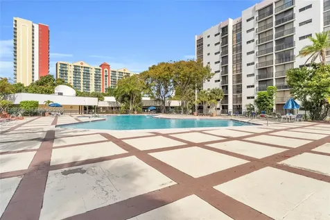 16919 N Bay Road Sunny Isles Beach FL 33160