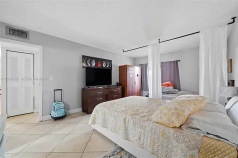 18101 NW 68th Avenue Hialeah FL 33015