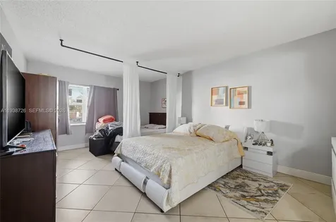 18101 NW 68th Avenue Hialeah FL 33015