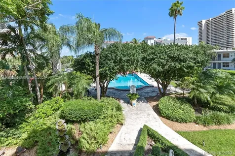 255 W 24th Street Miami Beach FL 33140