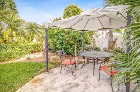 255 W 24th Street Miami Beach FL 33140