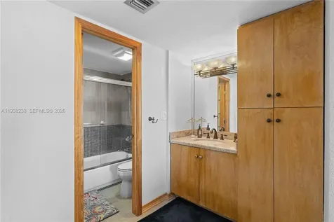 3675 N Country Club Drive Aventura FL 33180