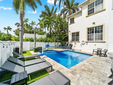 832 Hollywood Boulevard Hollywood FL 33019