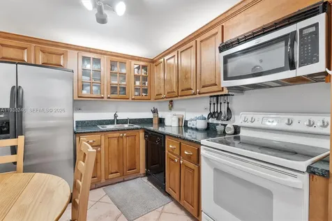 6039 Collins Avenue Miami Beach FL 33140