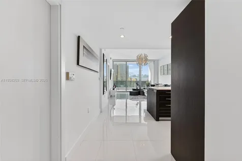 200 Biscayne Boulevard Way Miami FL 33131