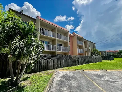 5201 Geneva Way Doral FL 33166