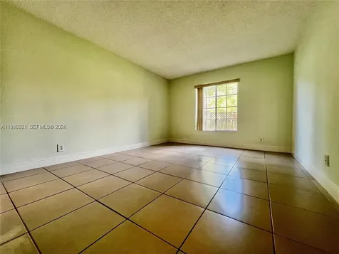 5201 Geneva Way Doral FL 33166