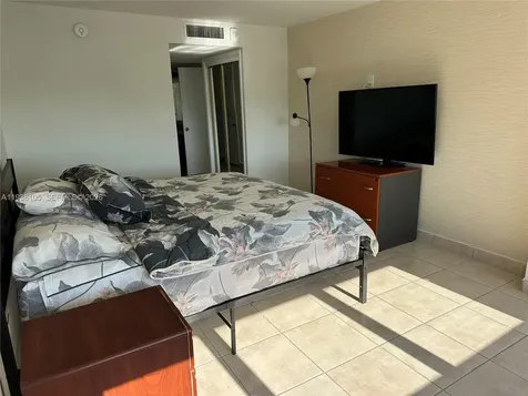 6039 Collins Avenue Miami Beach FL 33140