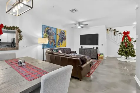 12140 Village Place Davie FL 33325
