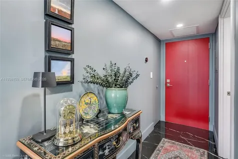 2555 Collins Avenue Miami Beach FL 33140