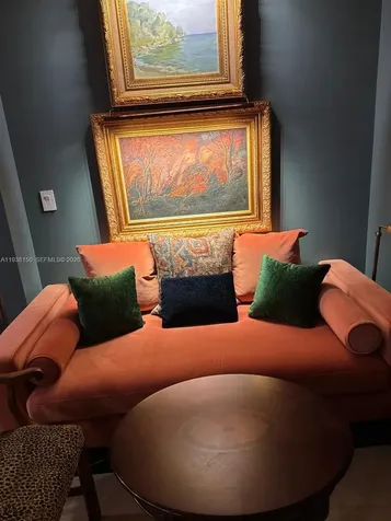 2555 Collins Avenue Miami Beach FL 33140