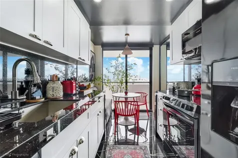 2555 Collins Avenue Miami Beach FL 33140