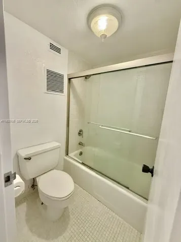 2899 Collins Miami Beach FL 33140