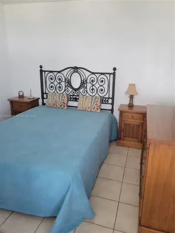 2899 Collins Miami Beach FL 33140
