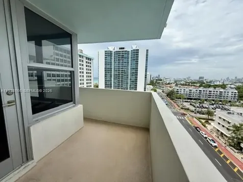 2899 Collins Miami Beach FL 33140