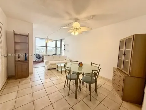 2899 Collins Miami Beach FL 33140