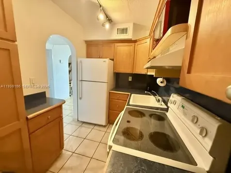 2899 Collins Miami Beach FL 33140