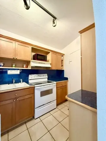 2899 Collins Miami Beach FL 33140