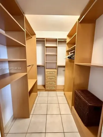 2899 Collins Miami Beach FL 33140