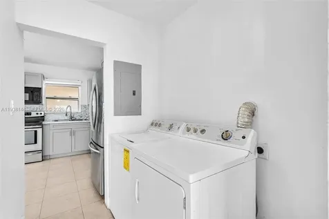 1530 N 56th Avenue Hollywood FL 33021