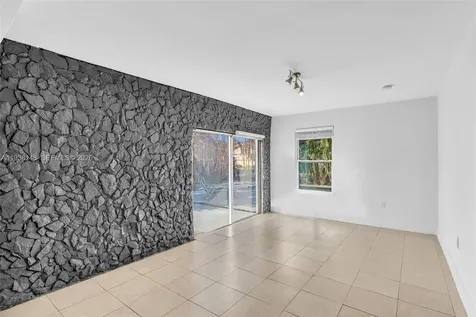 1530 N 56th Avenue Hollywood FL 33021