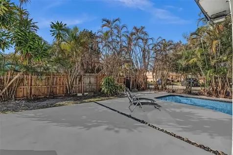 1530 N 56th Avenue Hollywood FL 33021