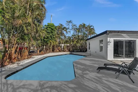 1530 N 56th Avenue Hollywood FL 33021