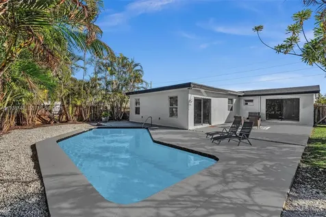 1530 N 56th Avenue Hollywood FL 33021