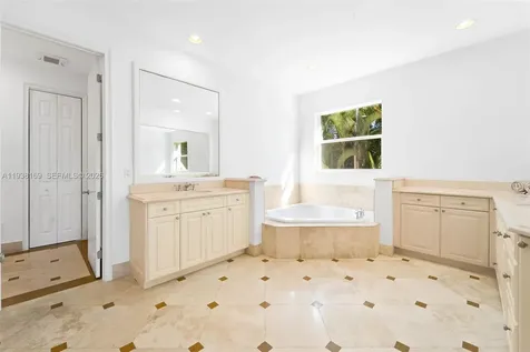1490 Cleveland Road Miami Beach FL 33141