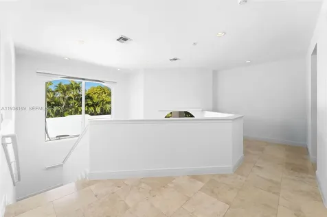 1490 Cleveland Road Miami Beach FL 33141
