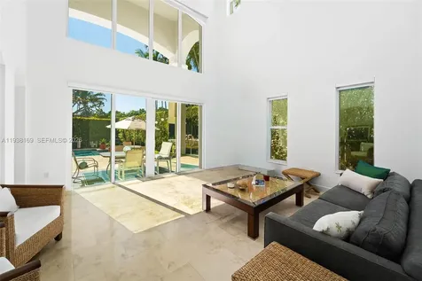 1490 Cleveland Road Miami Beach FL 33141