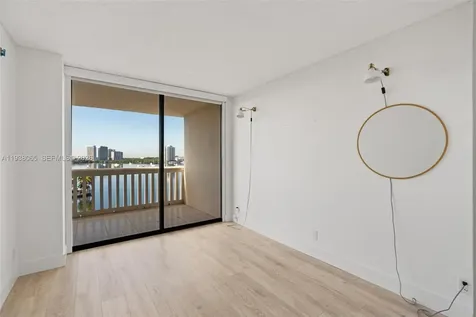 1000 W Island Boulevard Aventura FL 33160