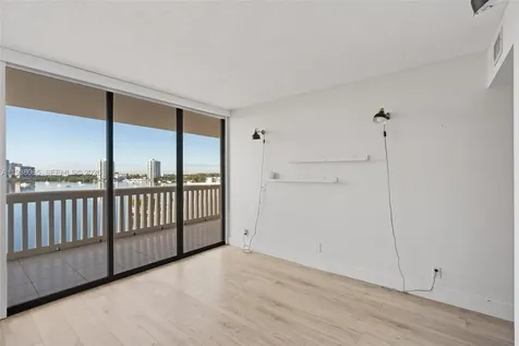 1000 W Island Boulevard Aventura FL 33160