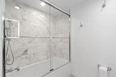 1000 W Island Boulevard Aventura FL 33160